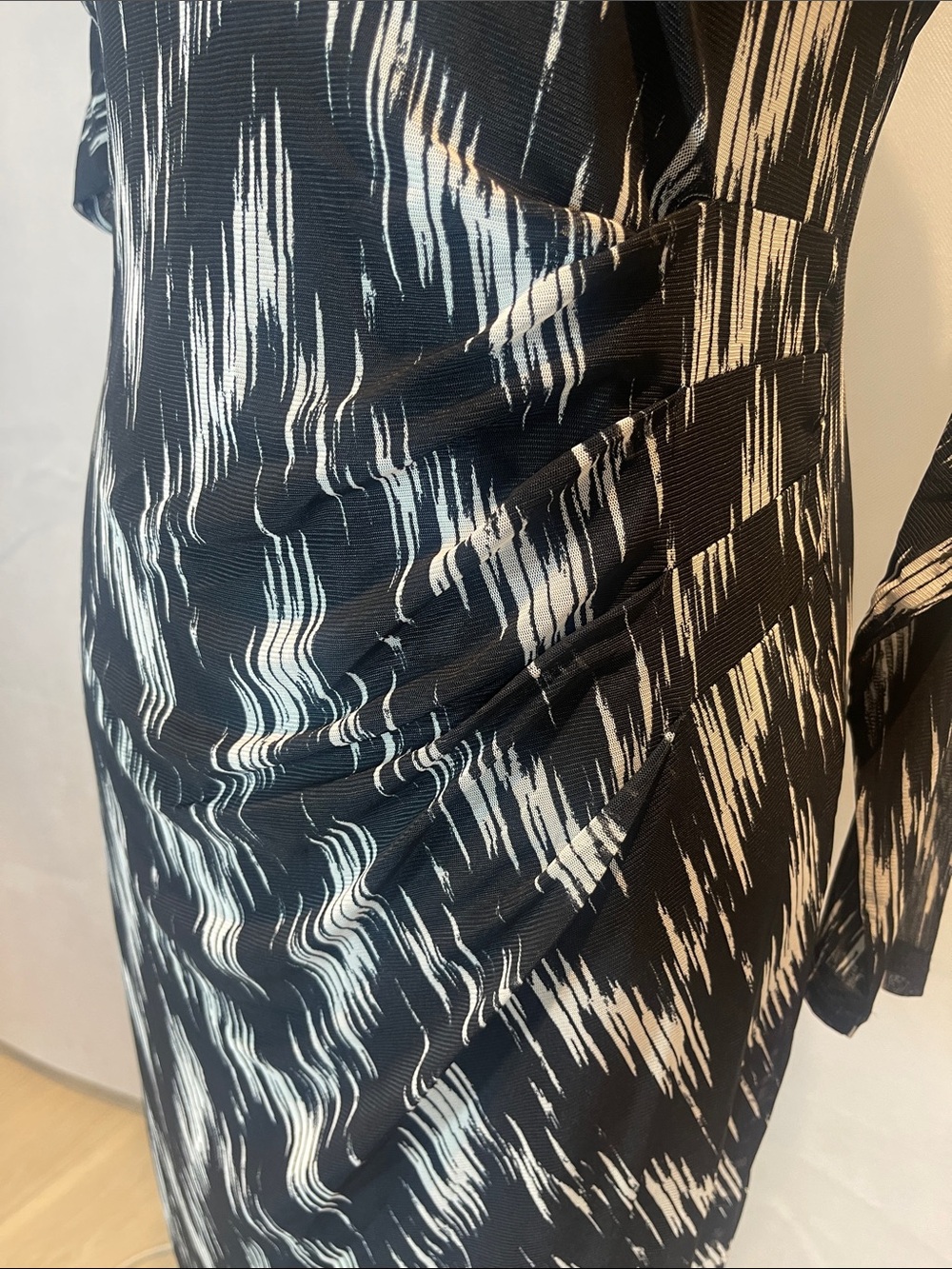 NINE WEST = Size 8 , Black & White Zigzag Maxi Dress - Women's Long Sleeve - Picture 12 of 12